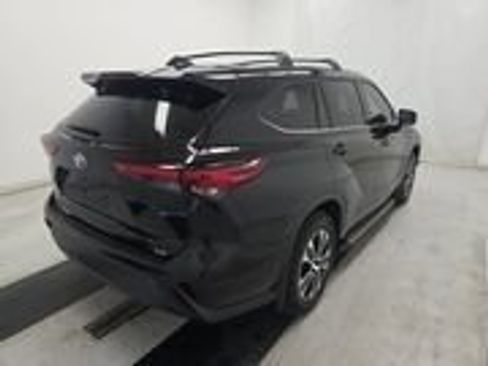 Used 2022 Toyota Highlander XLE image 6