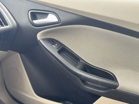 Used 2014 Ford Focus SE FWD image 14