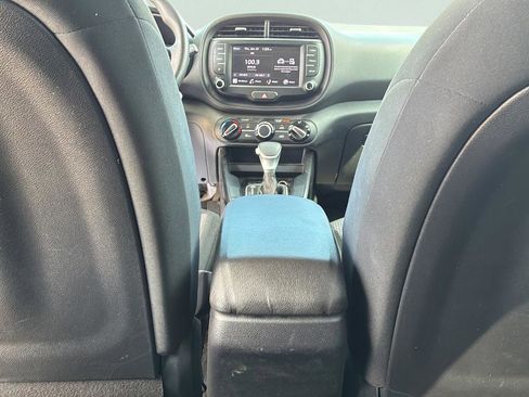 Used 2023 Kia Soul LX w/ LX Technology Package image 17