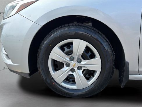 Used 2017 Chevrolet Cruze LS FWD image 29