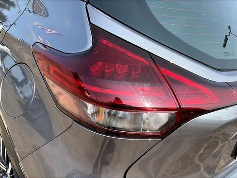 Used 2021 Nissan Kicks SV FWD image 27