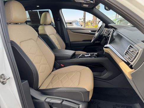 Used 2024 Volkswagen Atlas Cross Sport SE w/ Panoramic Sunroof Package image 37