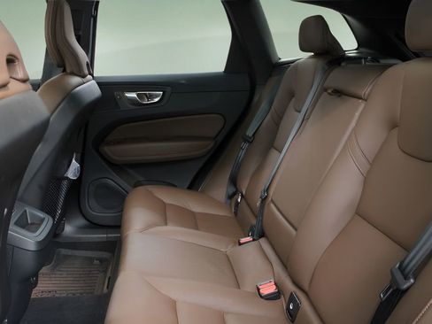 Certified 2025 Volvo XC60 B5 Plus w/ Protection Package Premier AWD/4WD image 22