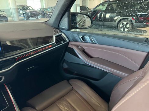 Used 2024 BMW X7 M60i AWD/4WD image 37