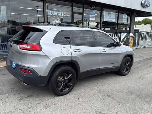 Used 2015 Jeep Cherokee Latitude w/ Comfort/Convenience Group AWD/4WD image 3