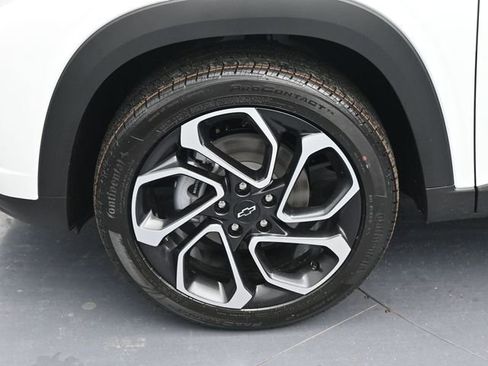 New 2026 Chevrolet Trax RS w/ Sunroof Package FWD image 17