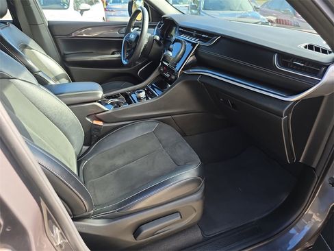 Used 2021 Jeep Grand Cherokee L Laredo image 39