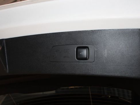 Used 2025 Lincoln Corsair AWD w/ Equipment Group 101A image 36