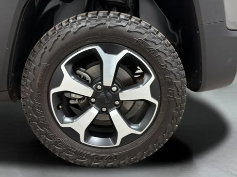 Used 2020 Jeep Renegade Trailhawk w/ UConnect 8.4 Nav Group AWD/4WD image 27