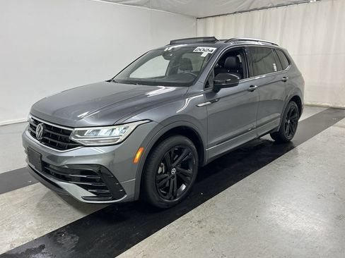 Certified 2024 Volkswagen Tiguan SE R-Line AWD/4WD image 5