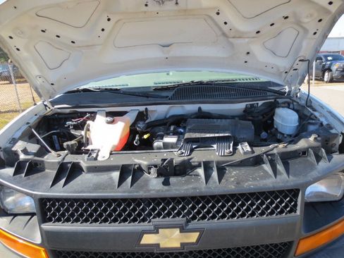 Used 2013 Chevrolet Express 2500 image 4