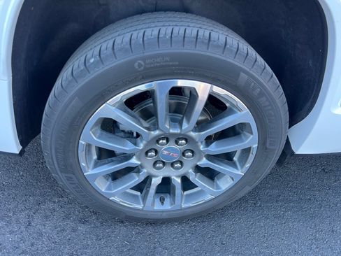 Used 2021 GMC Acadia Denali w/ Denali Technology Package FWD image 12