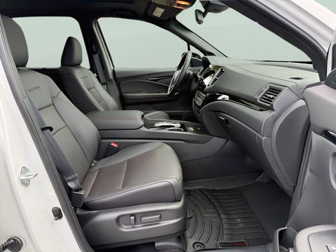 Used 2024 Honda Passport Black Edition image 13