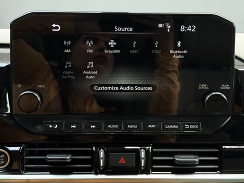 Used 2022 Nissan Pathfinder Platinum w/ Lighting Package (N93) FWD image 27