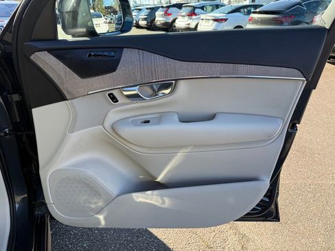Used 2022 Volvo XC90 T8 Inscription w/ Advanced Package image 38