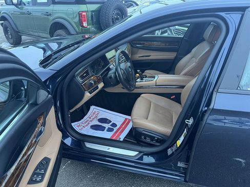 Used 2014 BMW 750Li xDrive image 17
