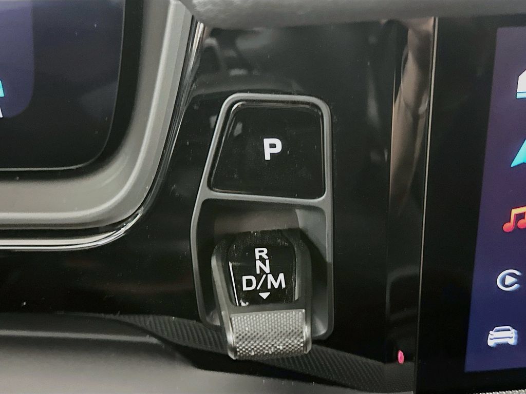 Certified 2025 Porsche Cayenne AWD/4WD image 18
