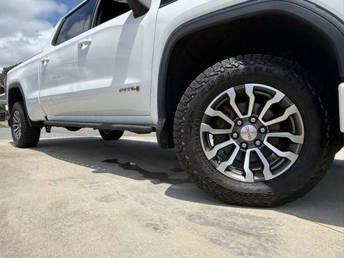Used 2021 GMC Sierra 1500 AT4 w/ Technology Package AWD/4WD image 3