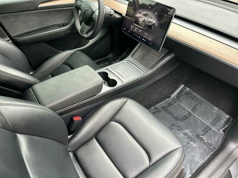 Used 2025 Tesla Model Y Long Range RWD image 19