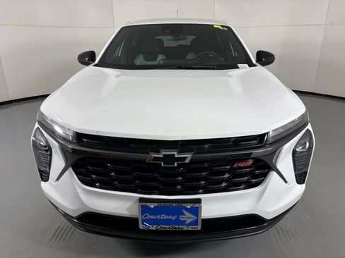 Used 2024 Chevrolet Trax RS w/ Driver Confidence Package image 3