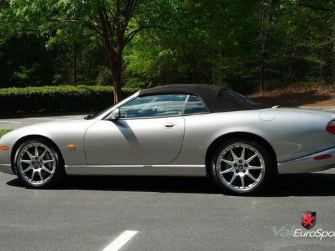 Used 2005 Jaguar XK8 Convertible image 20