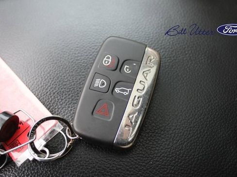 Used 2020 Jaguar F-PACE image 25