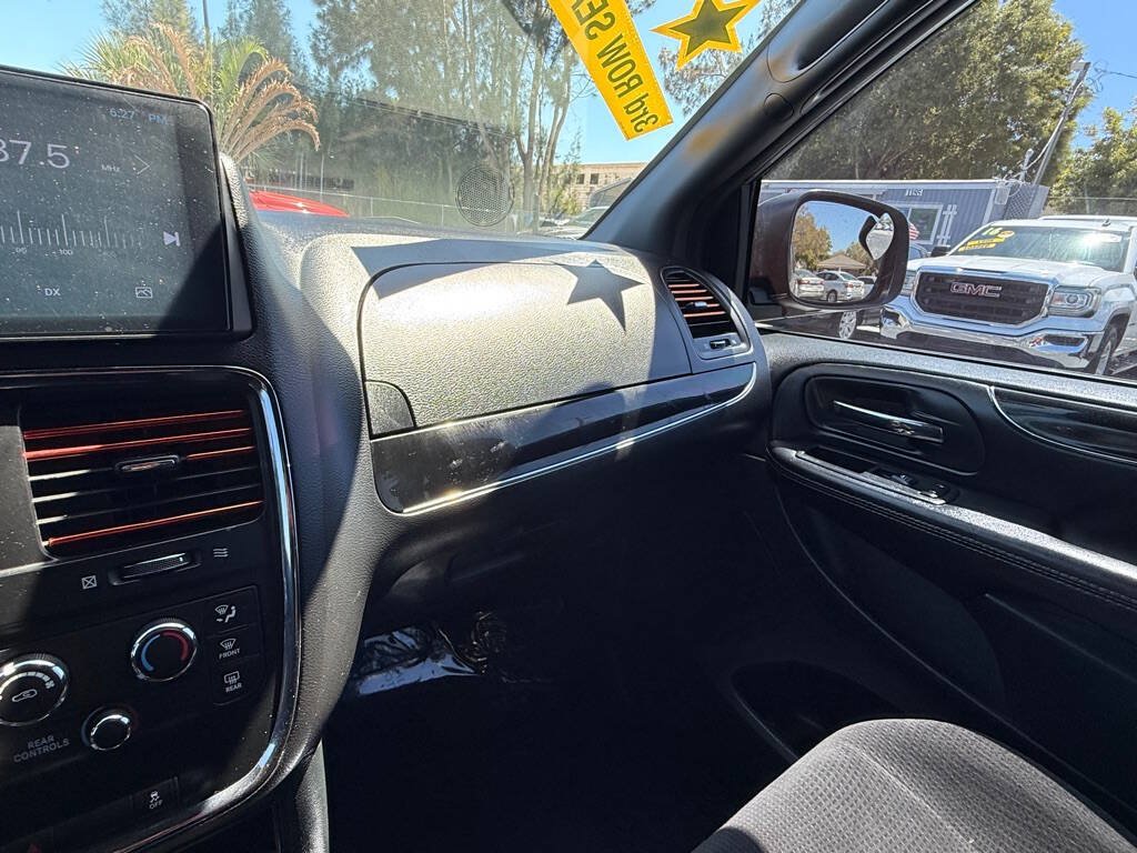 Used 2016 Dodge Grand Caravan SE FWD image 20