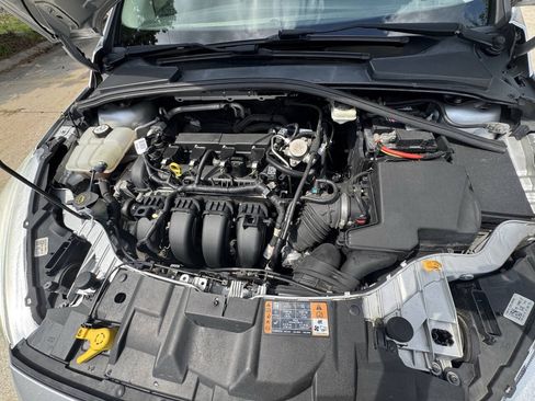Used 2017 Ford Focus SE w/ Cold Weather Package FWD image 2
