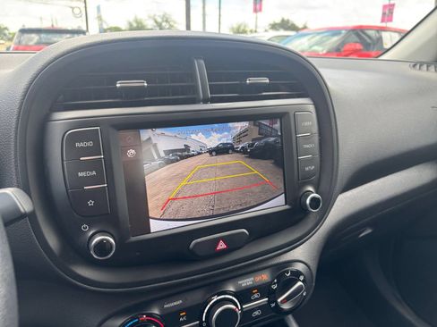 Used 2025 Kia Soul LX w/ LX Technology Package FWD image 22