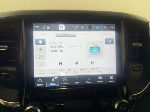 Used 2024 RAM 1500 Laramie image 19