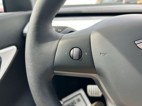 Used 2022 Tesla Model Y Performance image 16