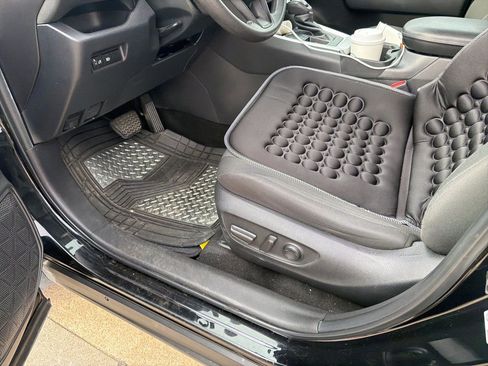 Used 2023 Toyota RAV4 XLE FWD image 6