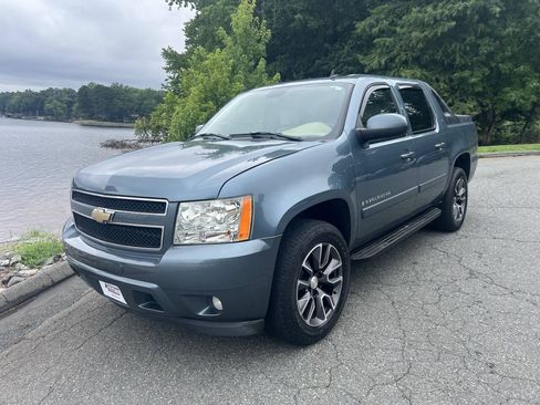 Used 2008 Chevrolet Avalanche LT w/ LT Preferred Equipment Group RWD image 3