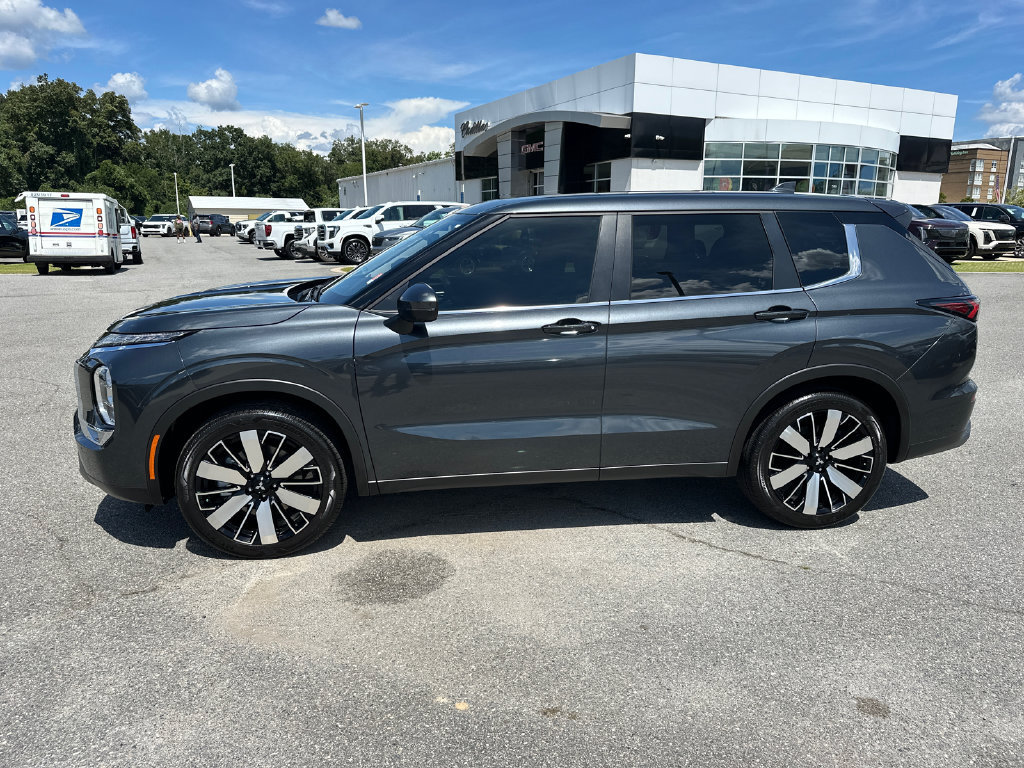 Used 2025 Mitsubishi Outlander SE FWD image 4