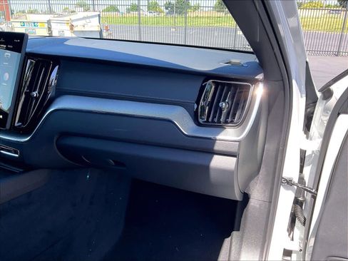 New 2026 Volvo XC60 T8 Ultra w/ Climate Package AWD/4WD image 28