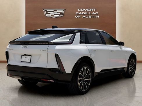 Certified 2025 Cadillac Lyriq Sport w/ LPO, Floor Liner Package AWD/4WD image 4