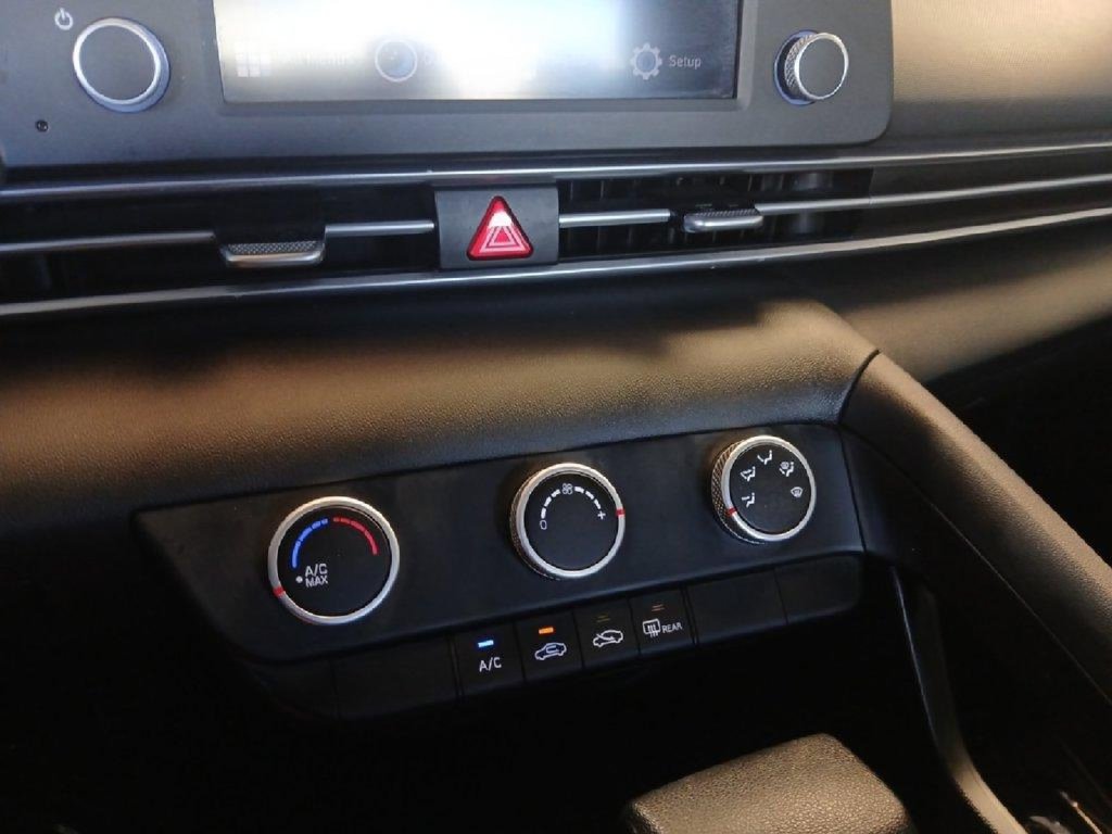 Used 2024 Hyundai Elantra SE FWD image 20