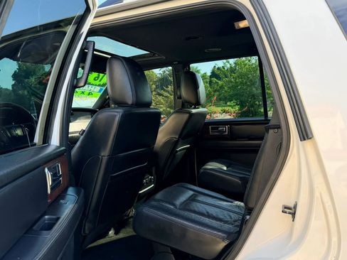 Used 2016 Lincoln Navigator Select AWD/4WD image 11