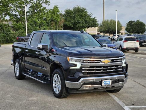 Used 2023 Chevrolet Silverado 1500 LTZ AWD/4WD image 3
