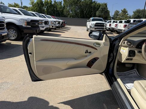 Used 2007 Mercedes-Benz CLK 350 Cabriolet image 13