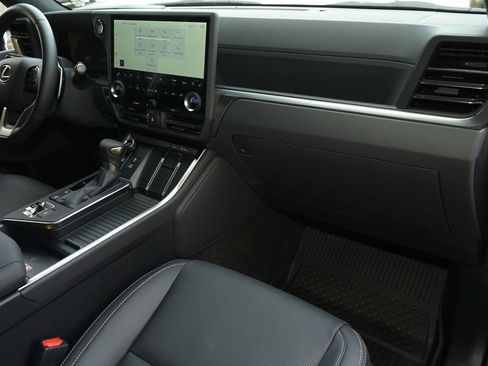 Used 2026 Lexus GX 550 w/ Accessory Package (2T) image 5