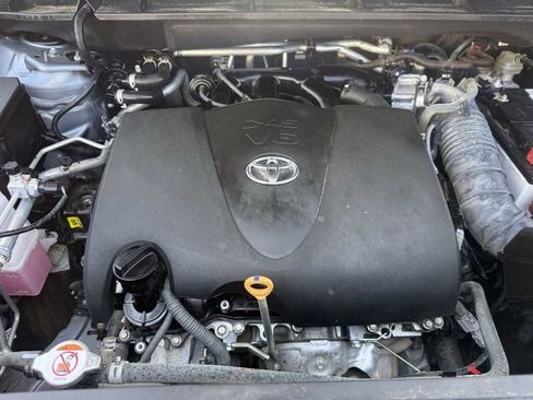 Used 2022 Toyota Highlander XLE FWD image 35