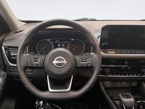 Used 2023 Nissan Rogue SL w/ SL Premium Package image 12