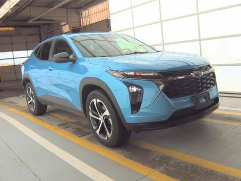 Used 2025 Chevrolet Trax RS w/ Sunroof Package FWD image 1