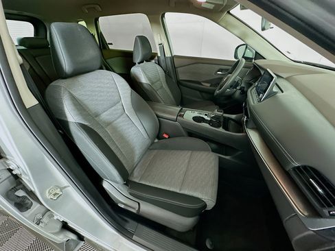 Used 2023 Nissan Rogue SV image 30