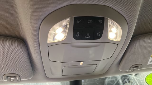 Used 2024 Chrysler Pacifica Touring-L FWD image 20