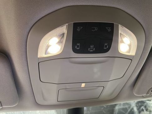 Used 2024 Chrysler Pacifica Touring-L FWD image 20