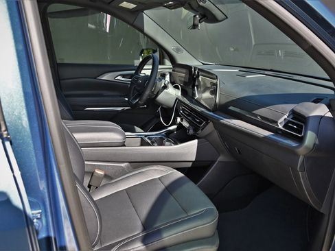 Used 2026 Chevrolet Traverse LT w/ Enhanced Driving Package image 16