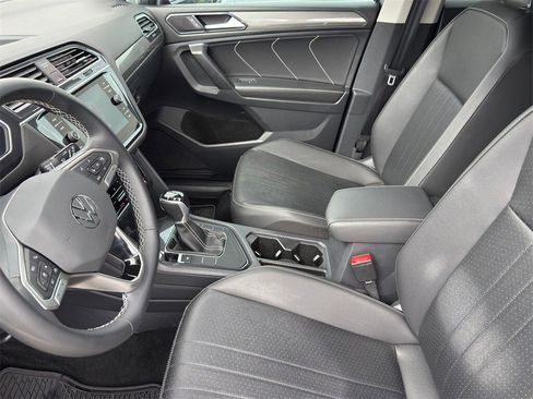 Used 2023 Volkswagen Tiguan SE image 10