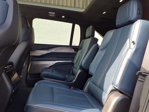 Certified 2025 Cadillac Escalade IQ Luxury 2 w/ LPO, Premium Carpet Package AWD/4WD image 13